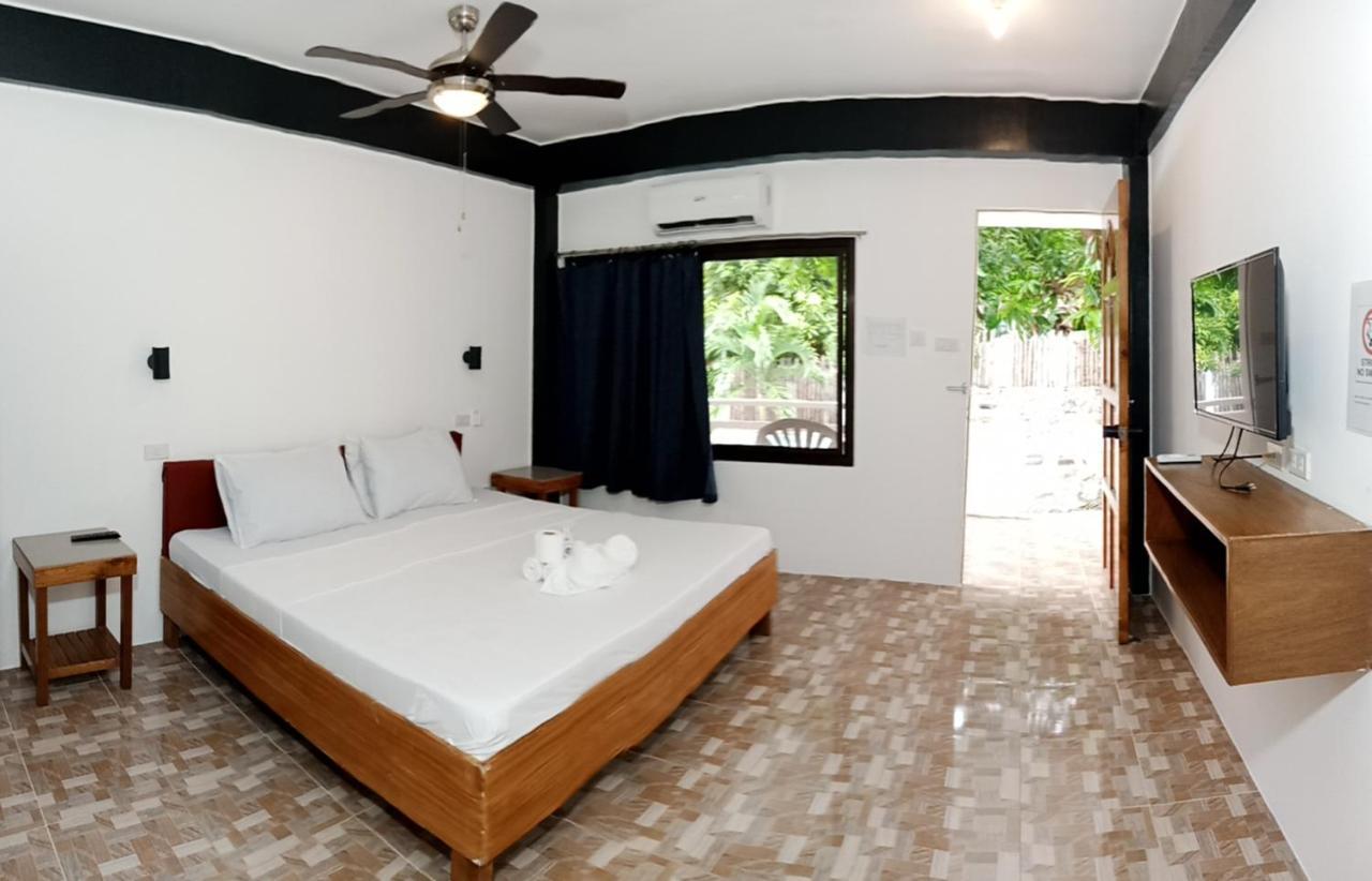 Jalyn'S Resort Sabang Puerto Galera Exteriér fotografie